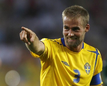 Sweden's Mellberg points after the Group B World Cup 2006 soccer match against England in Cologne "I want you" säger han, och jag tror att det är till mig.