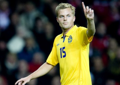 SebastianLarsson "Ska bara hämta ett plåster till pekfingret" säger Sebastian Larsson här.