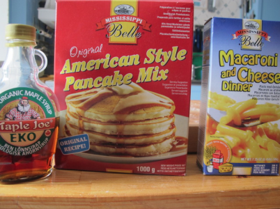 Lönnsirap, amerikanska pannkakor i mix, macaroni and cheese!