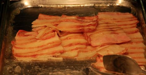 Bacon. Eller kanske snarare kokta fettslamsor med glesa inslag av kött?