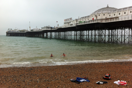 Som de absolut enda i hela Brighton, badade sedan barnen.