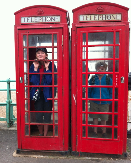 Vi åkte in till Brighton och hittade två Tardis, om än i fel färg och av fel årgång.