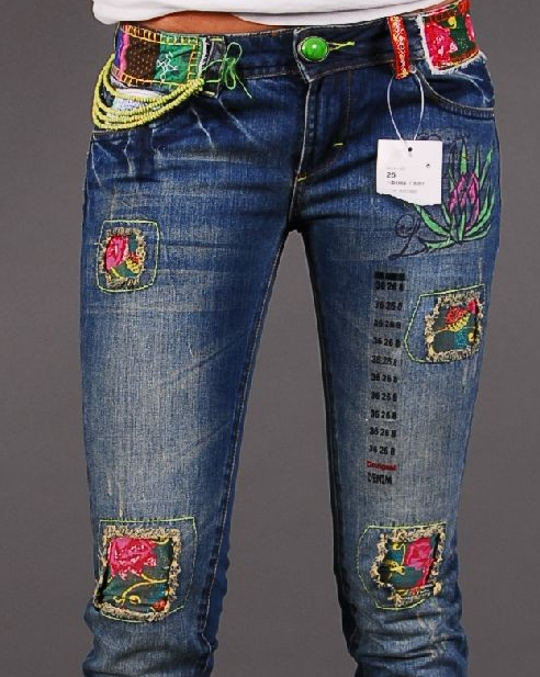 Kanske kan man köpa ett gäng och tillverka sig ett par Desigual-liknande jeans? (Som jag har önskat mig i tre år men som kostar ungefär som en liten bil att inhandla.)